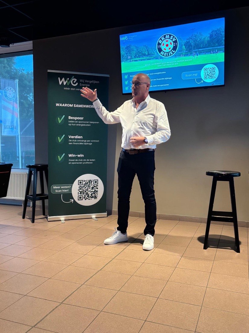 Harry Schaap presenteert het WVE-verenigingenconcept bij een clubavond